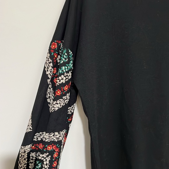 Black shirt with long, patterned sleeves. Women’s size L - Picture 3 of 5